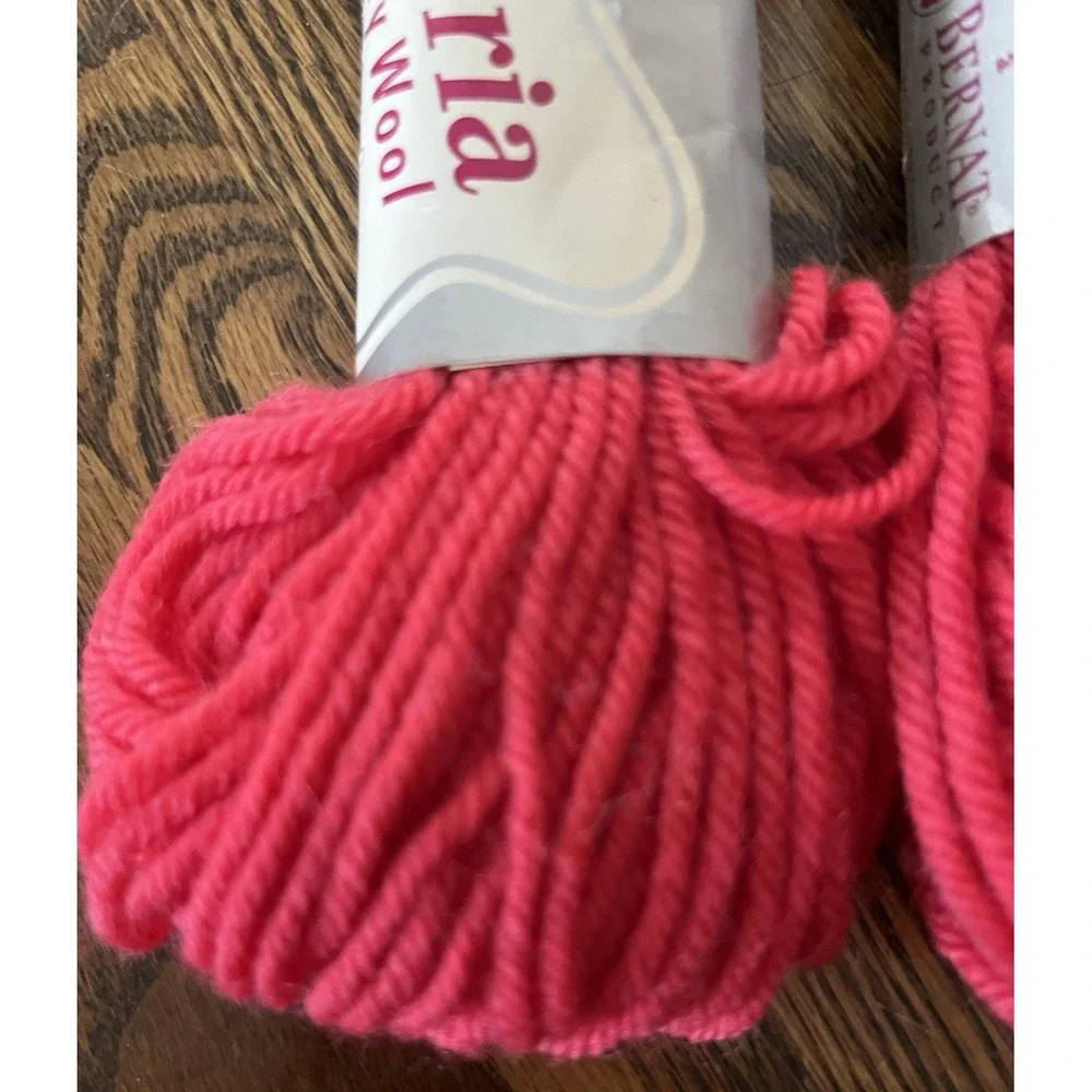 Luxuria 100% Wool Tapestry Worsted Yarn 8 Skeins Color 5032 Lot 2 Strawberry VTG - Picture 3 of 6